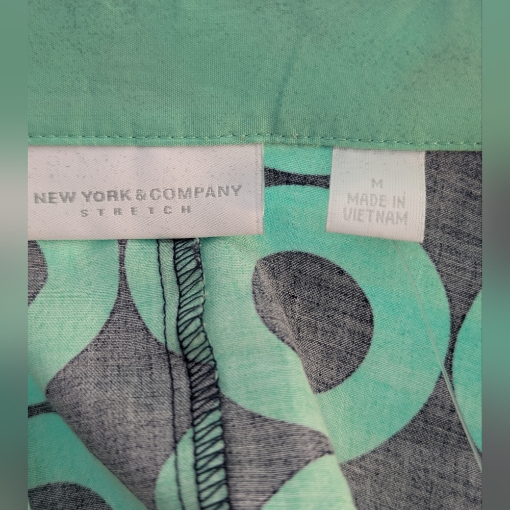 New York & Company Navy and Green Ring-Print Button-Down Blouse Size M - Picture 5 of 9